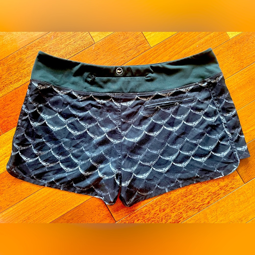 Vineyard Vines Black Performance Short - Medium